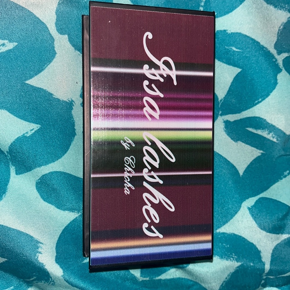Lashes - Picture 2 of 3